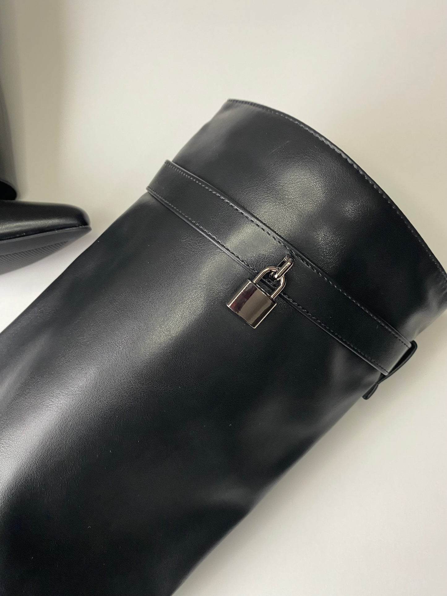 Give Boots (9cms)