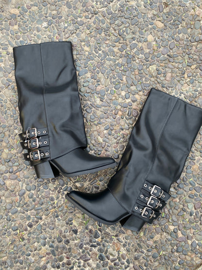 Black Boots Hebilla