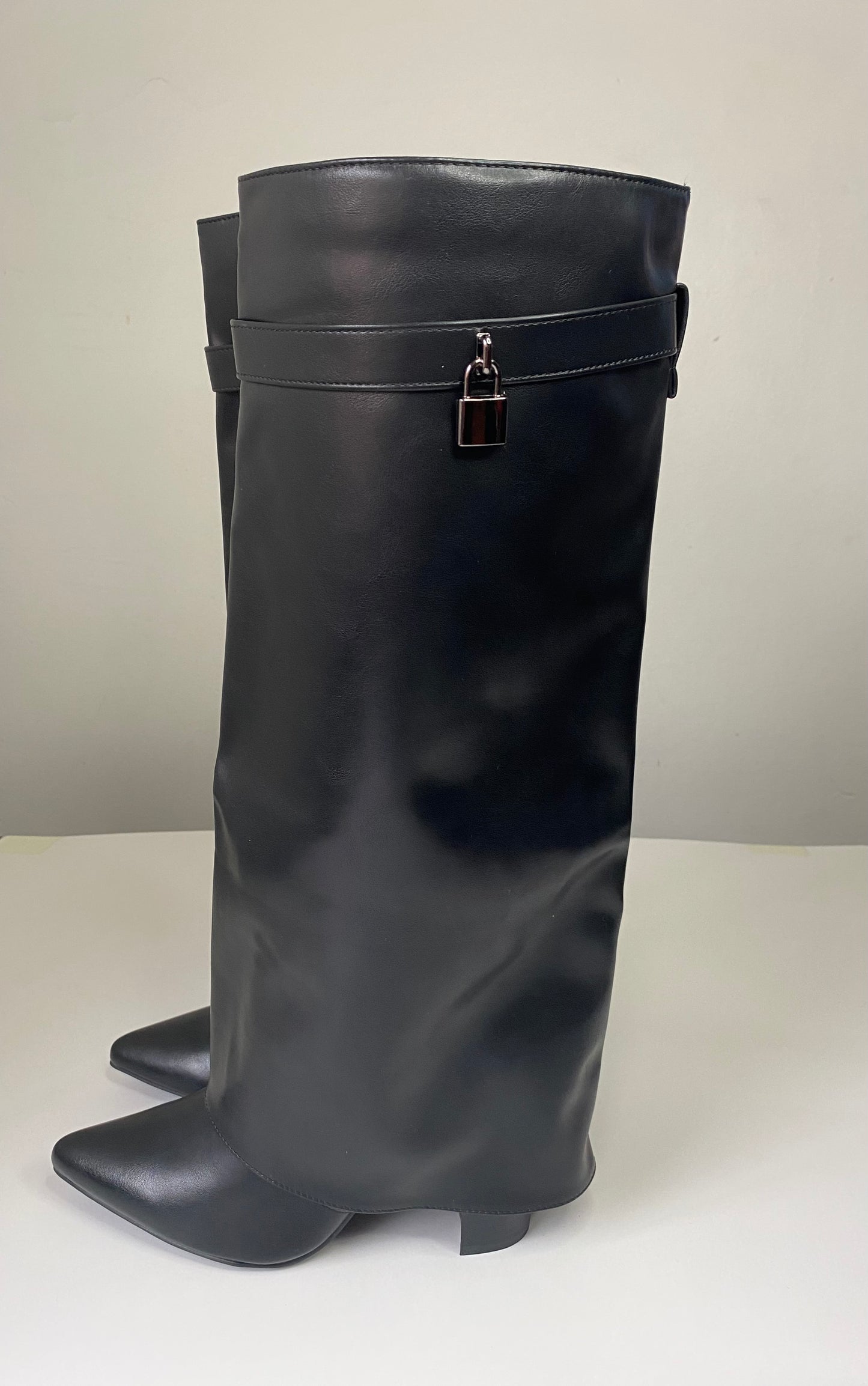 Give Boots (9cms)