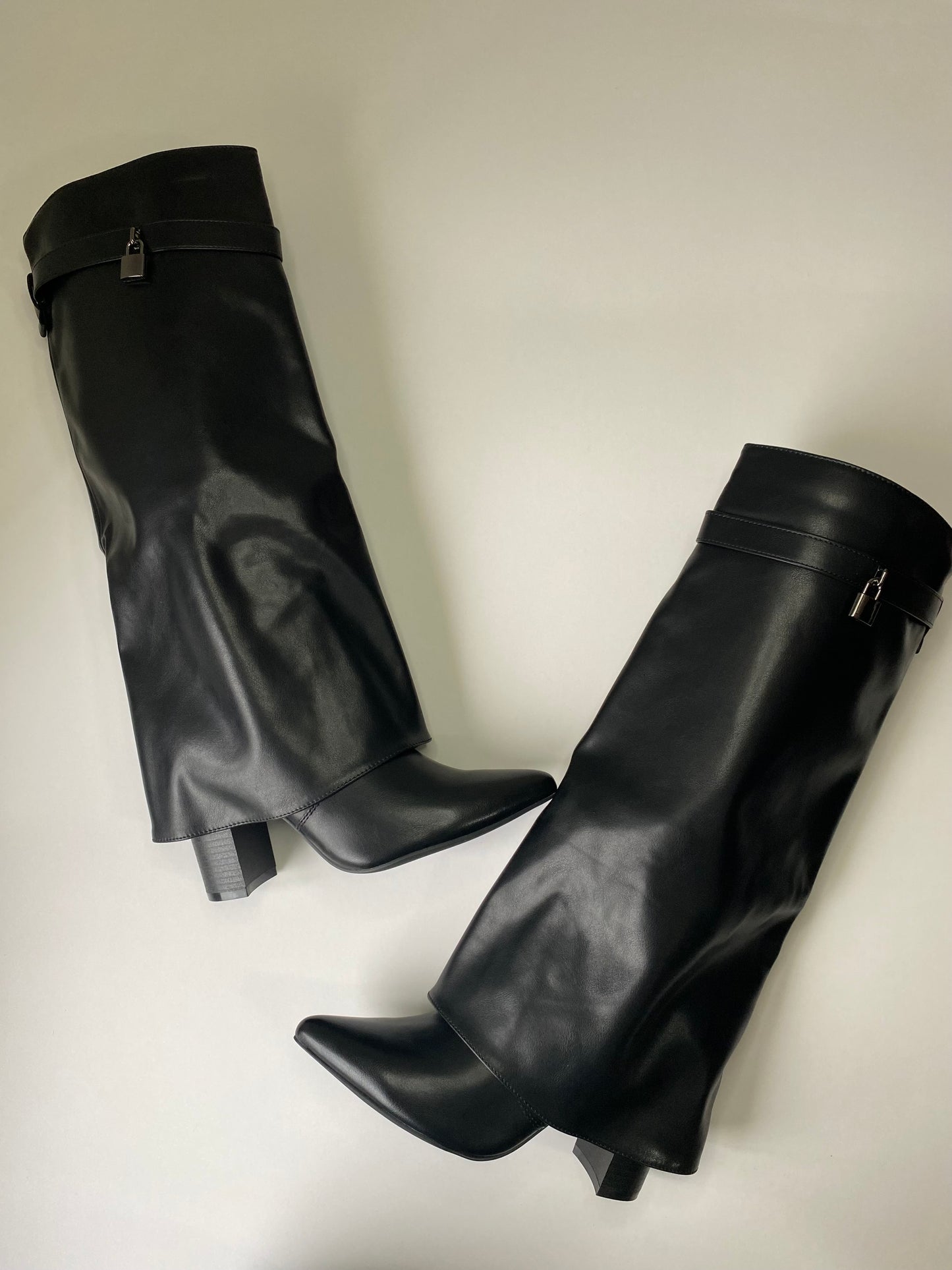 Give Boots (9cms)