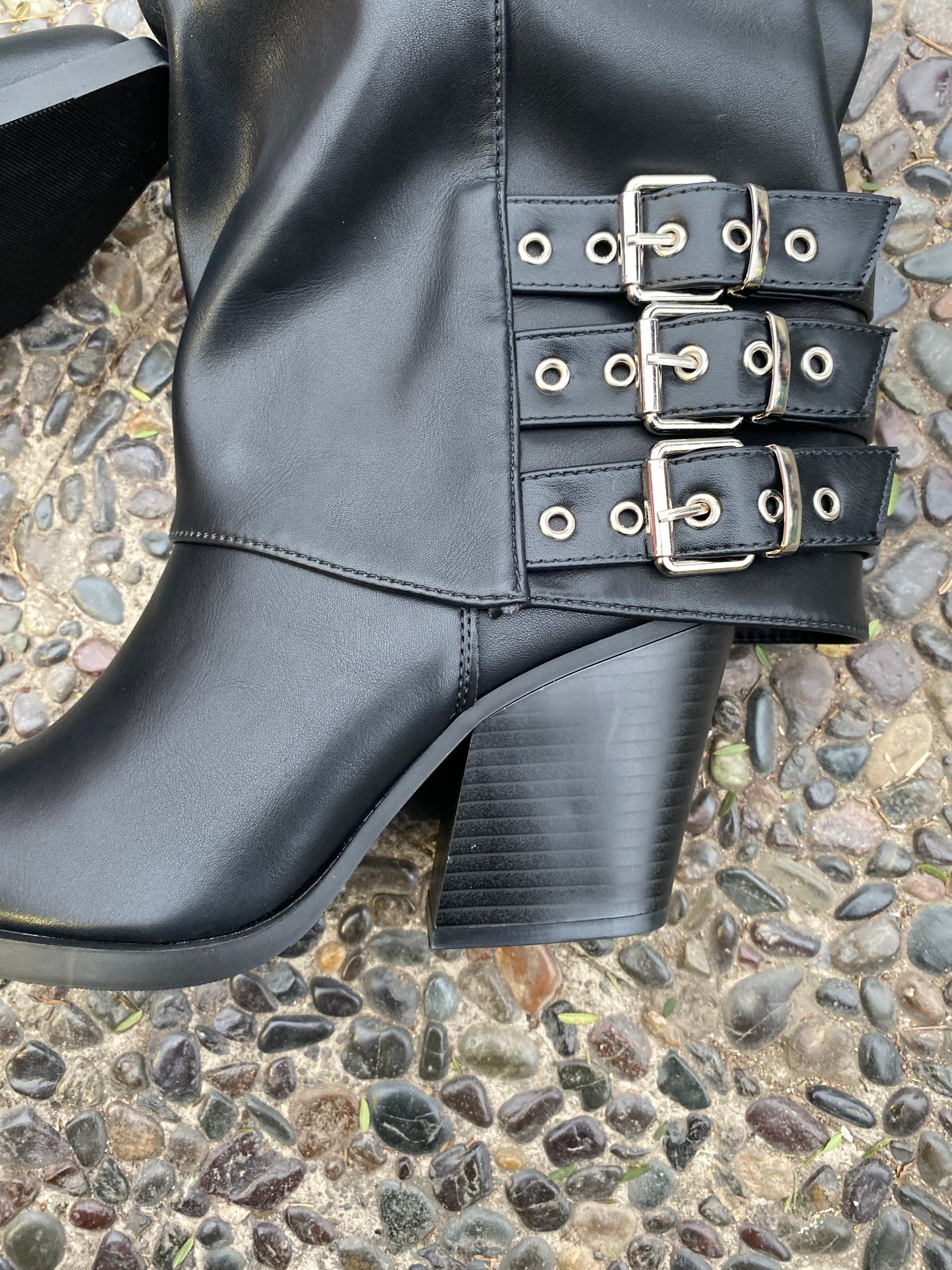 Black Boots Hebilla