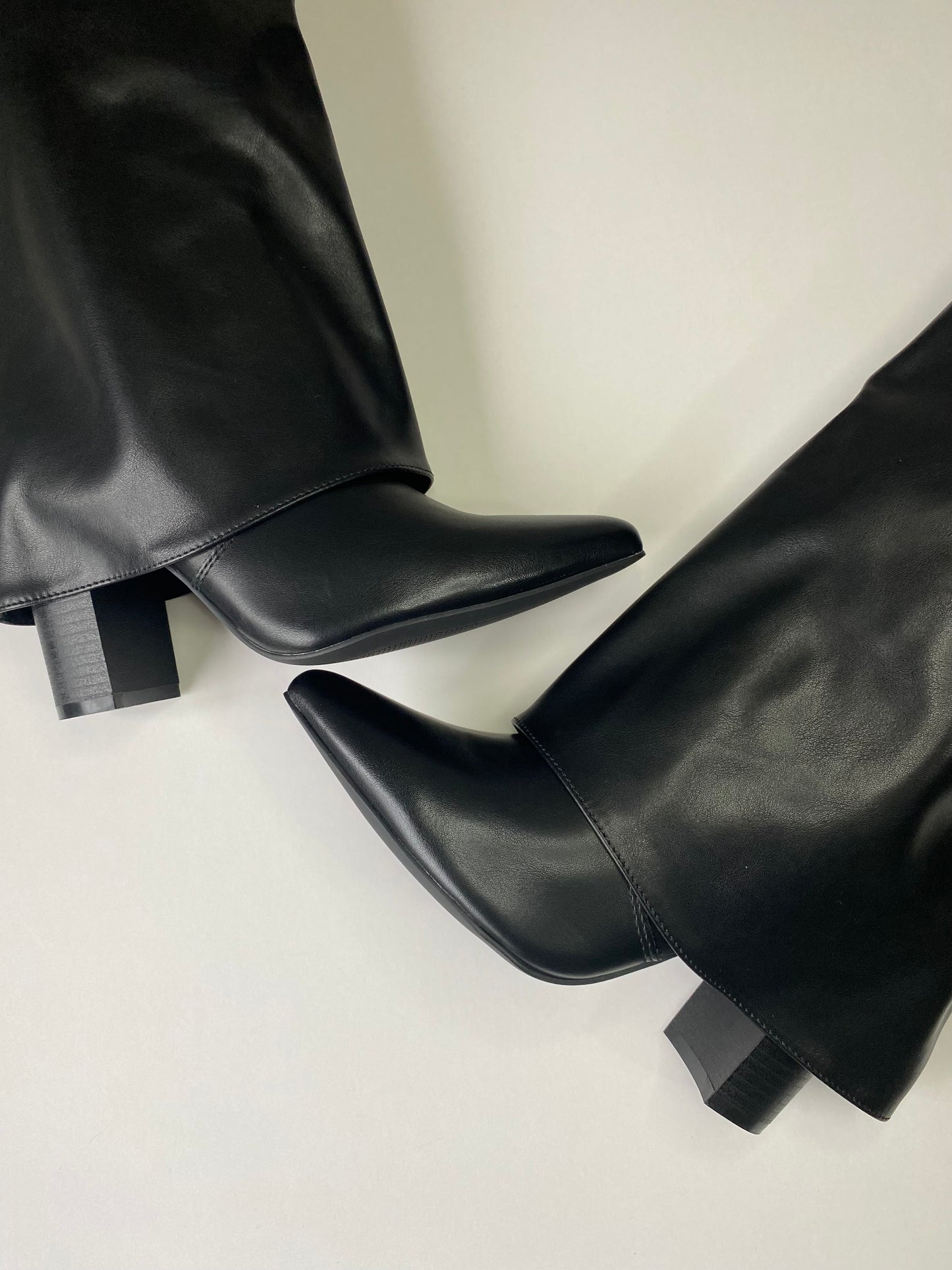 Give Boots (9cms)