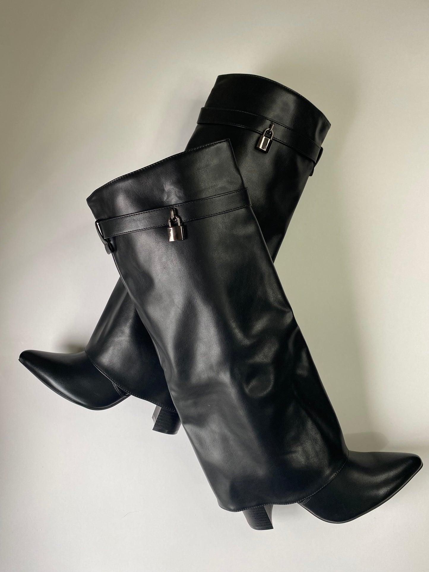 Give Boots (9cms)